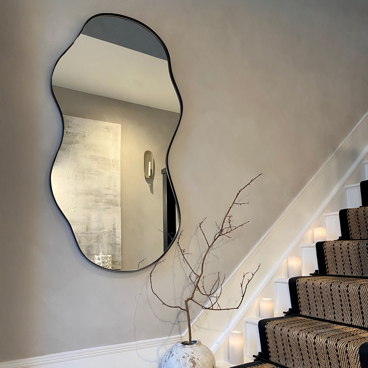 Ava - Specchio Irregolare a Forma di Stagno Nero 125cm x 65cm