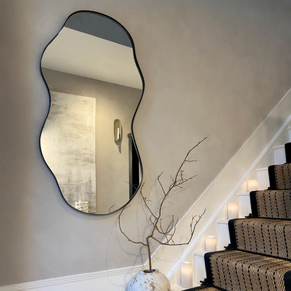 Ava - Specchio Irregolare a Forma di Stagno Nero 125cm x 65cm