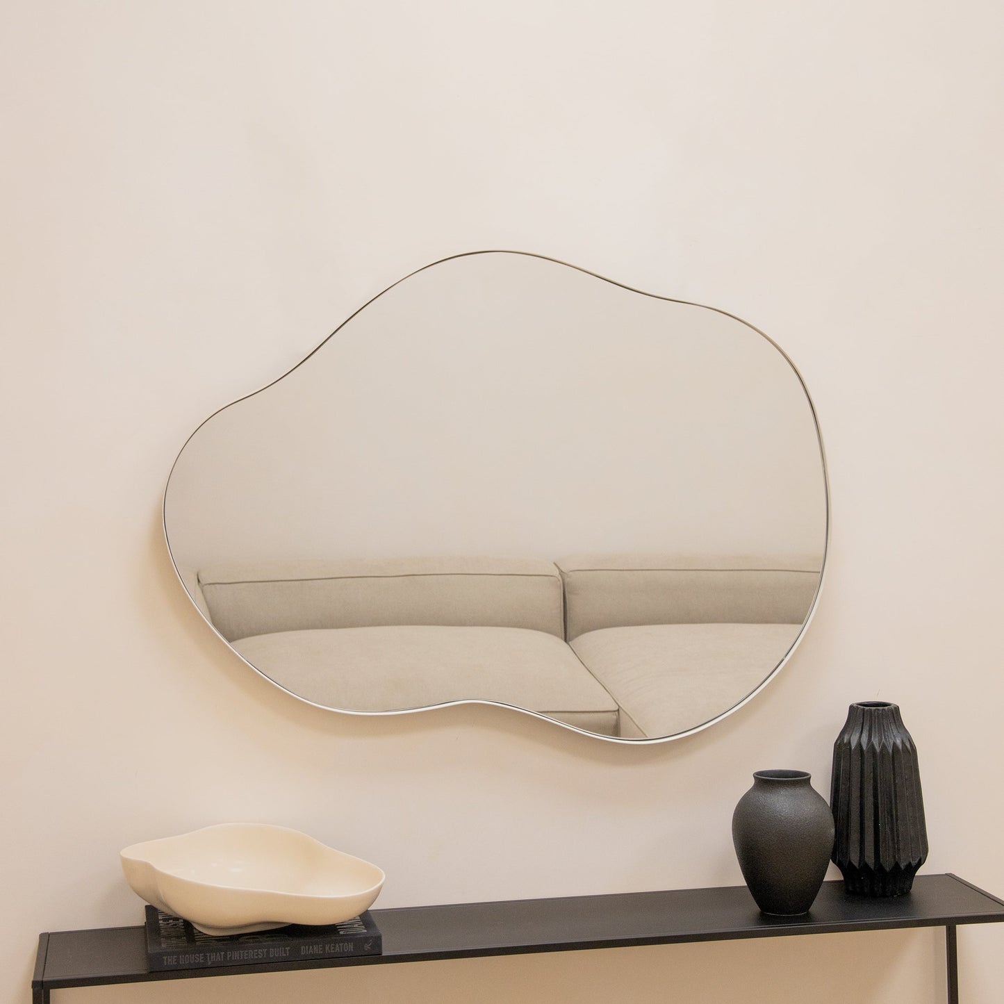 Ava - Specchio Irregolare a Forma di Stagno Ecru 100cm x 70cm