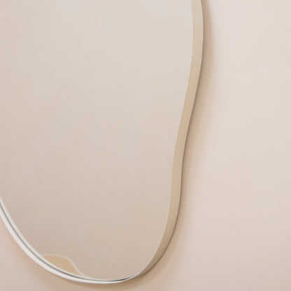 Ava - Specchio Irregolare a Forma di Stagno Ecru 100cm x 70cm