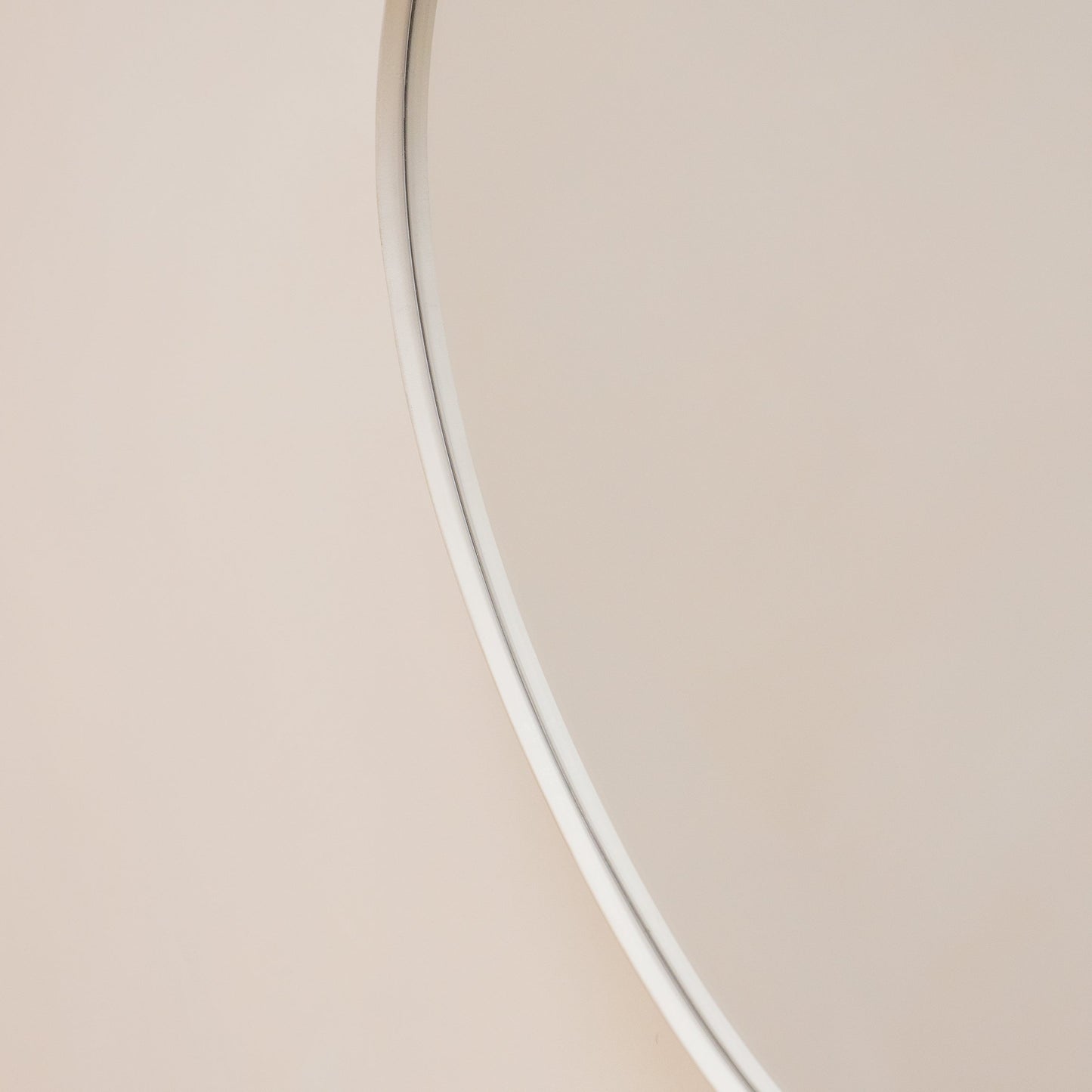 Ava - Specchio Irregolare a Forma di Stagno Ecru 100cm x 70cm