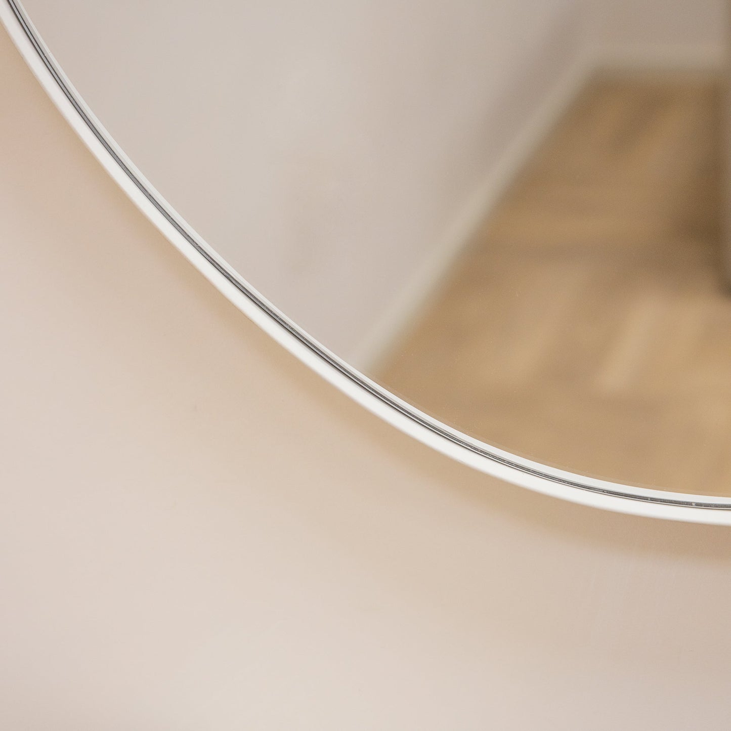 Ava - Specchio Irregolare a Forma di Stagno Ecru 100cm x 70cm