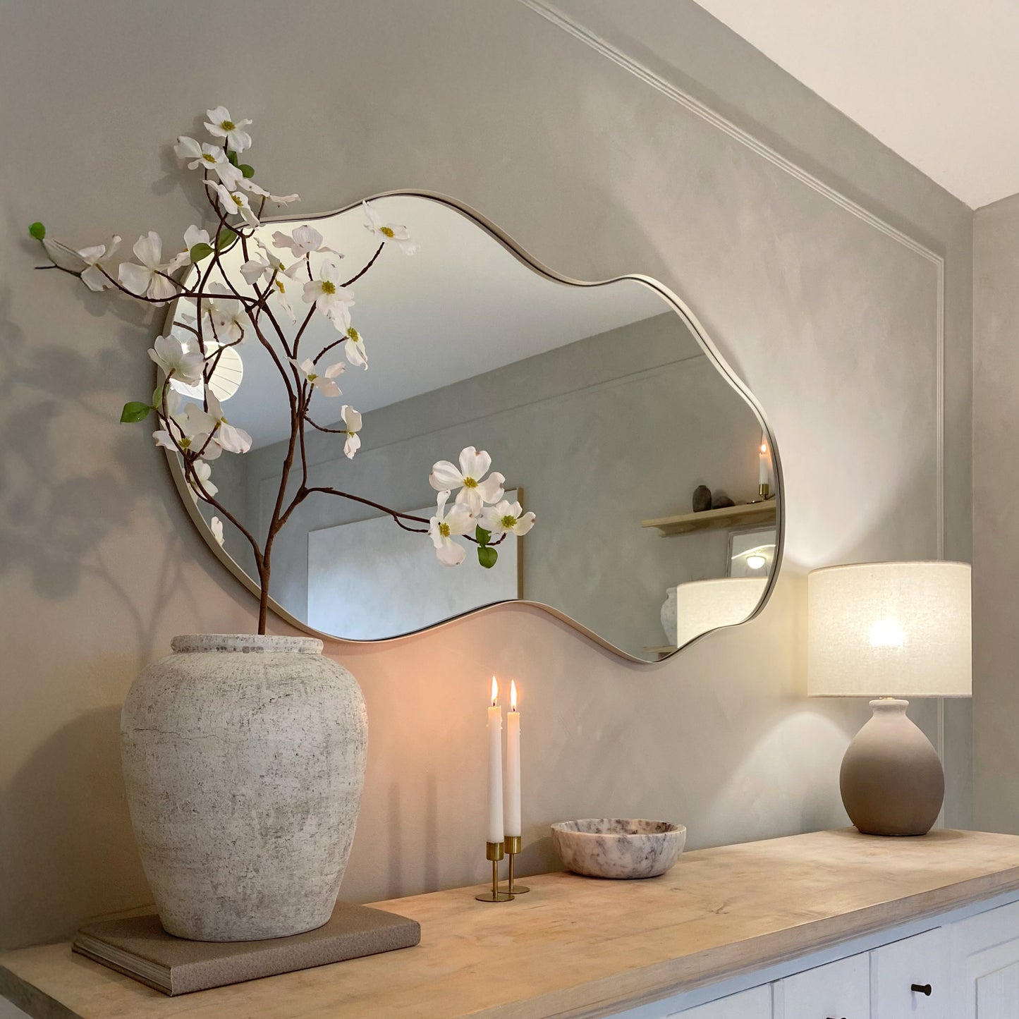 Ava - Specchio Irregolare a Forma di Stagno Ecru 125cm x 65cm