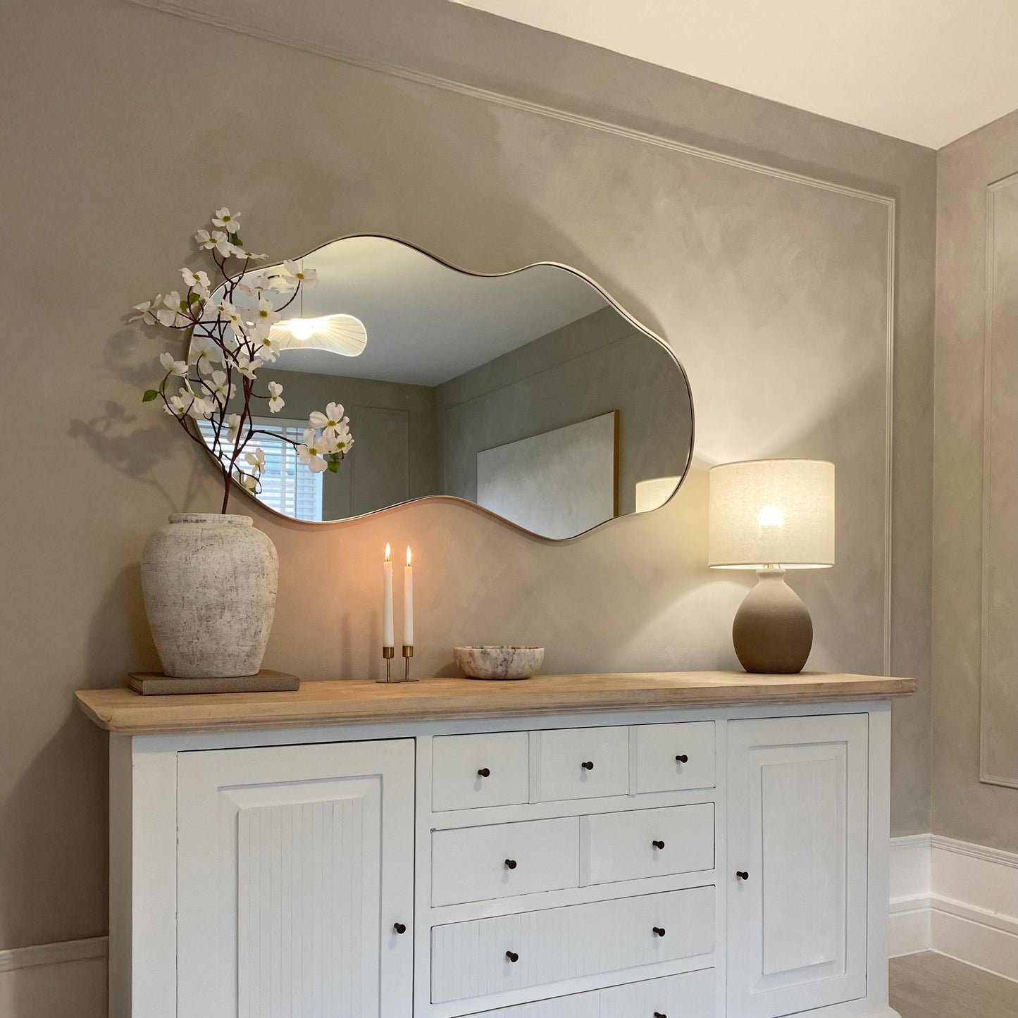 Ava - Specchio Irregolare a Forma di Stagno Ecru 125cm x 65cm