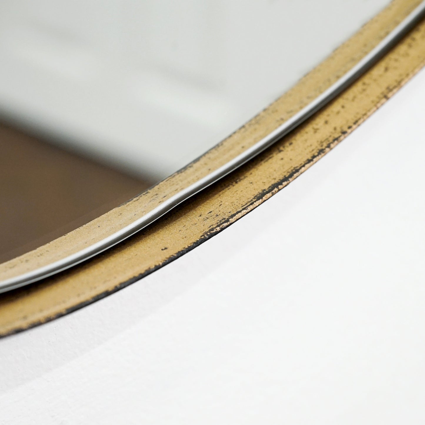 Ava - Specchio Irregolare a Forma di Pietra Oro 75cm x 45cm