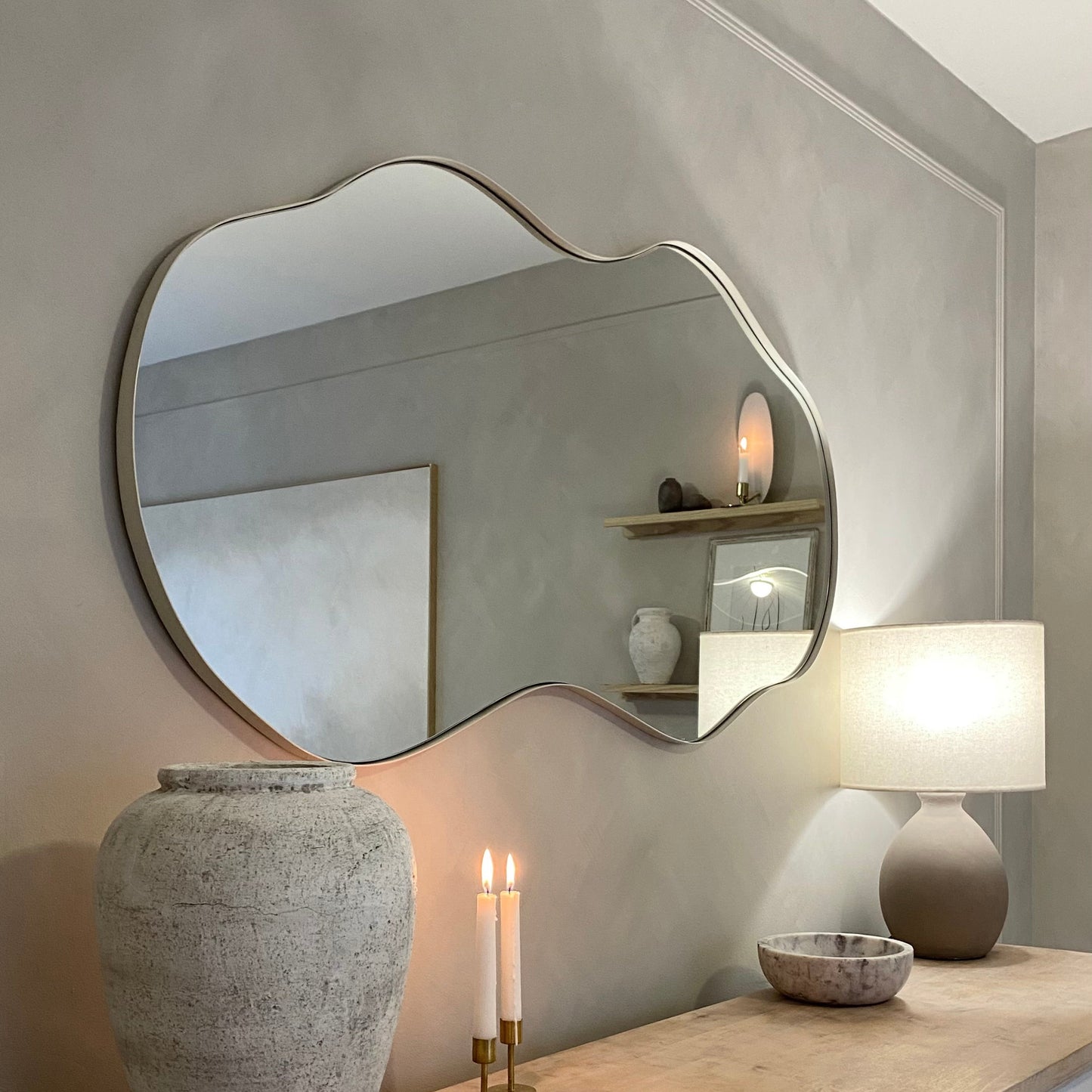 Ava - Specchio Irregolare a Forma di Stagno Ecru 125cm x 65cm