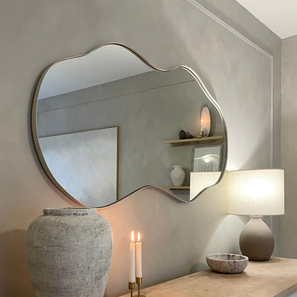 Ava - Specchio Irregolare a Forma di Stagno Ecru 125cm x 65cm