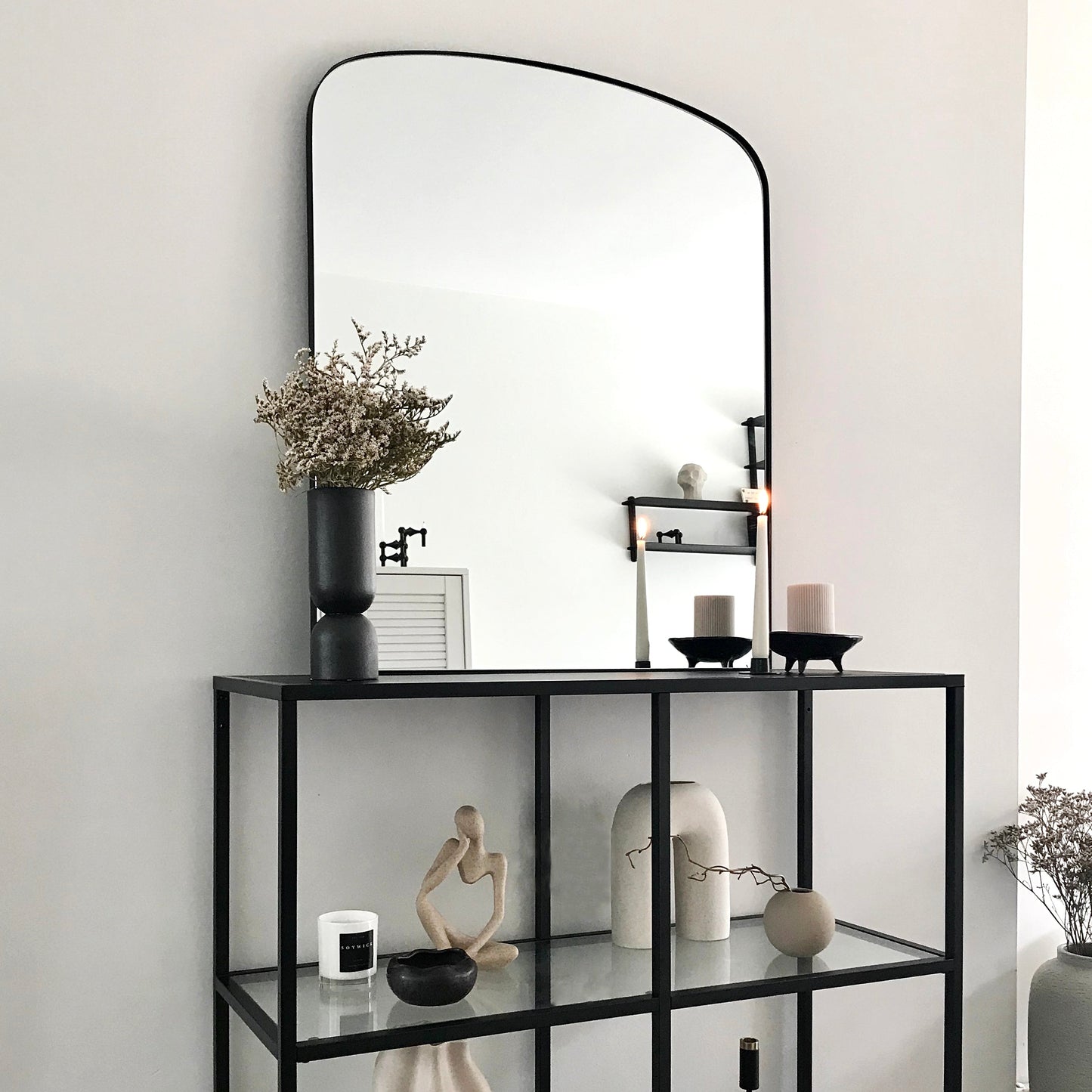 Bowness - Specchio da Parete ad Arco in Metallo Contemporaneo Nero 90cm x 75cm