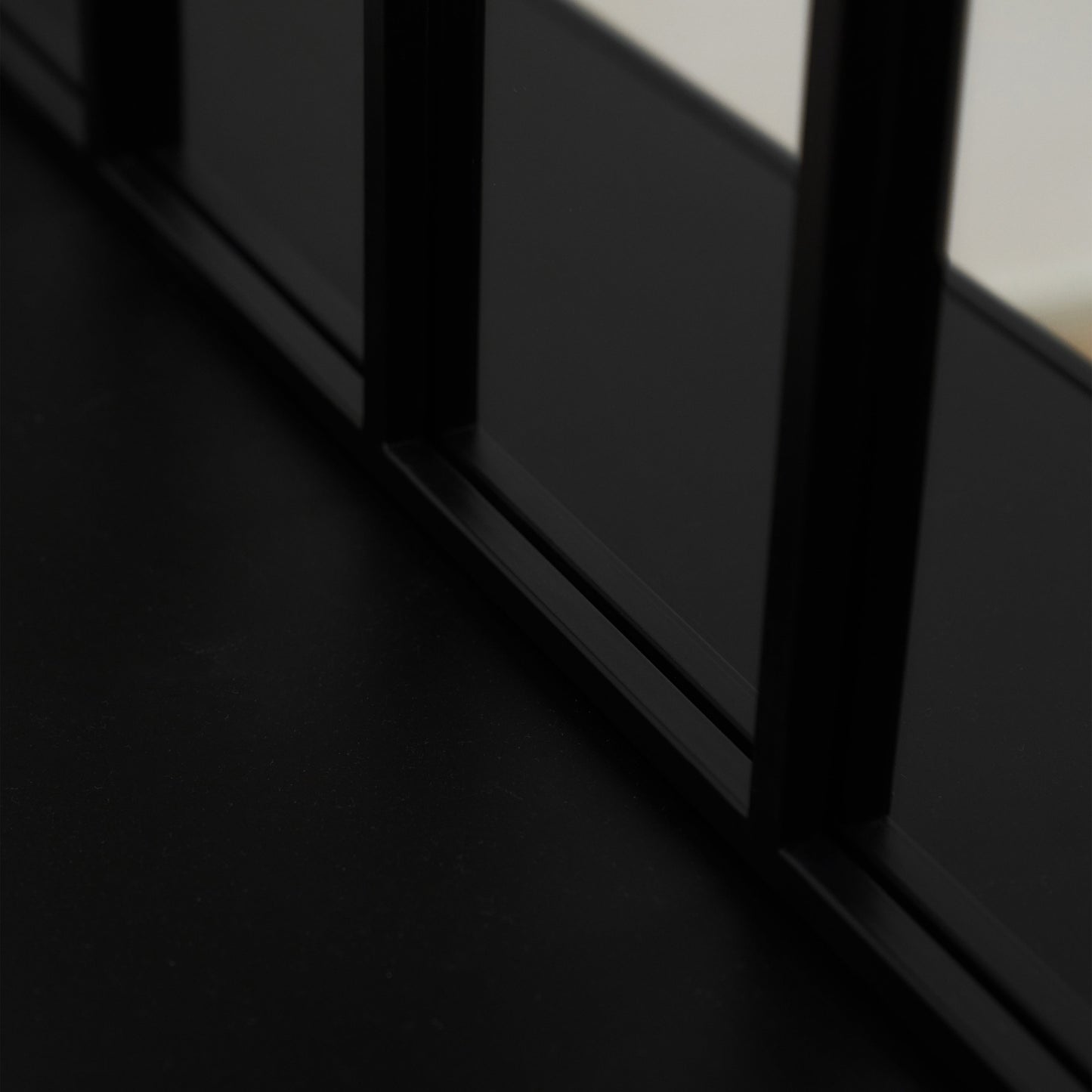 Bridgewater - Specchio a Finestra Industriale ad Arco in Metallo Nero 120cm x 80cm