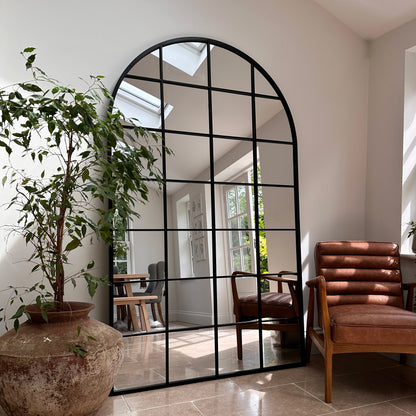 Brooklyn - Specchio ad Arco in Metallo Nero Grandezza Naturale 200cm x 120cm