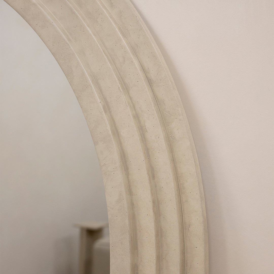 Luciana - Specchio ad Arco in Cemento a Figura Intera 180cm x 110cm
