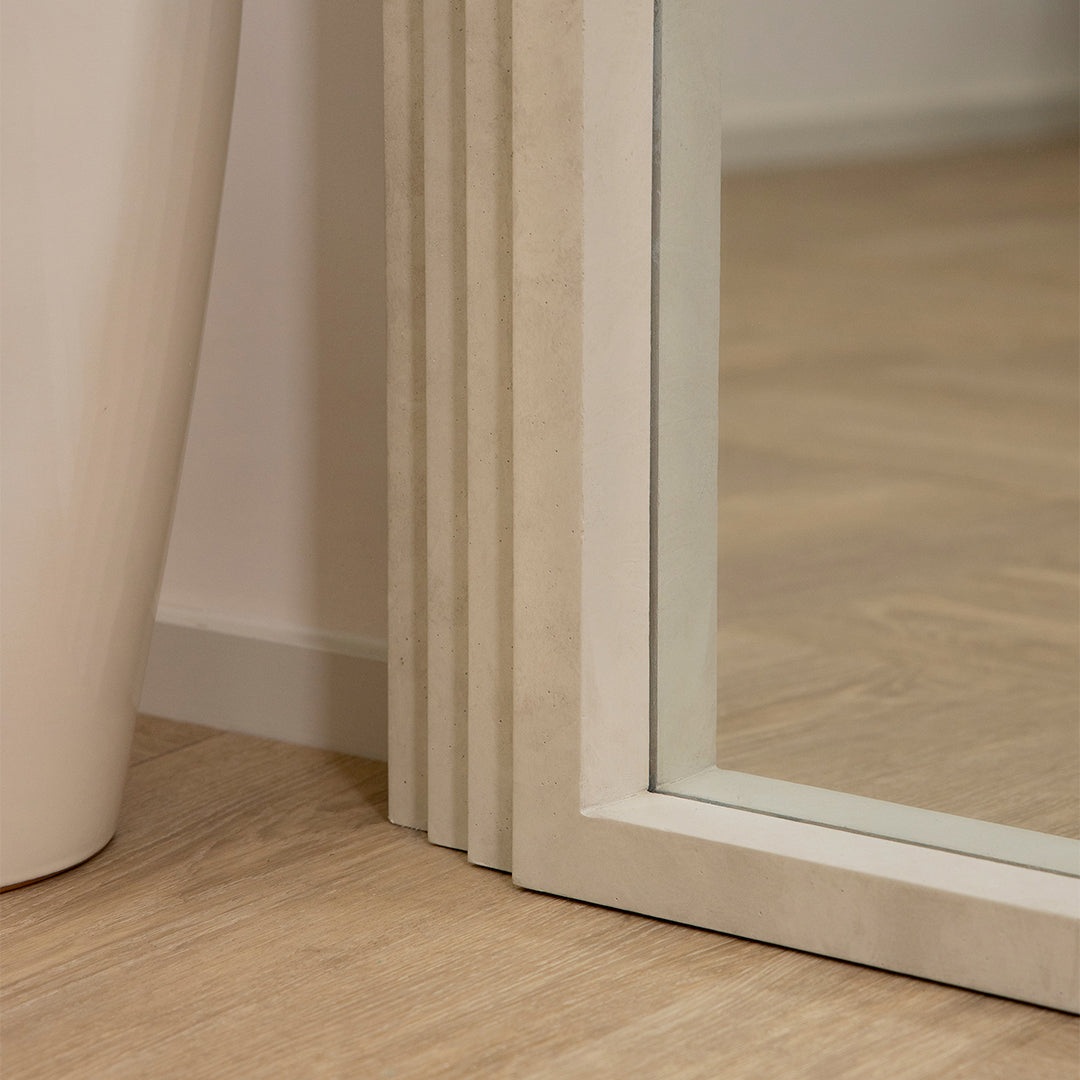 Luciana - Specchio ad Arco in Cemento a Figura Intera 180cm x 110cm