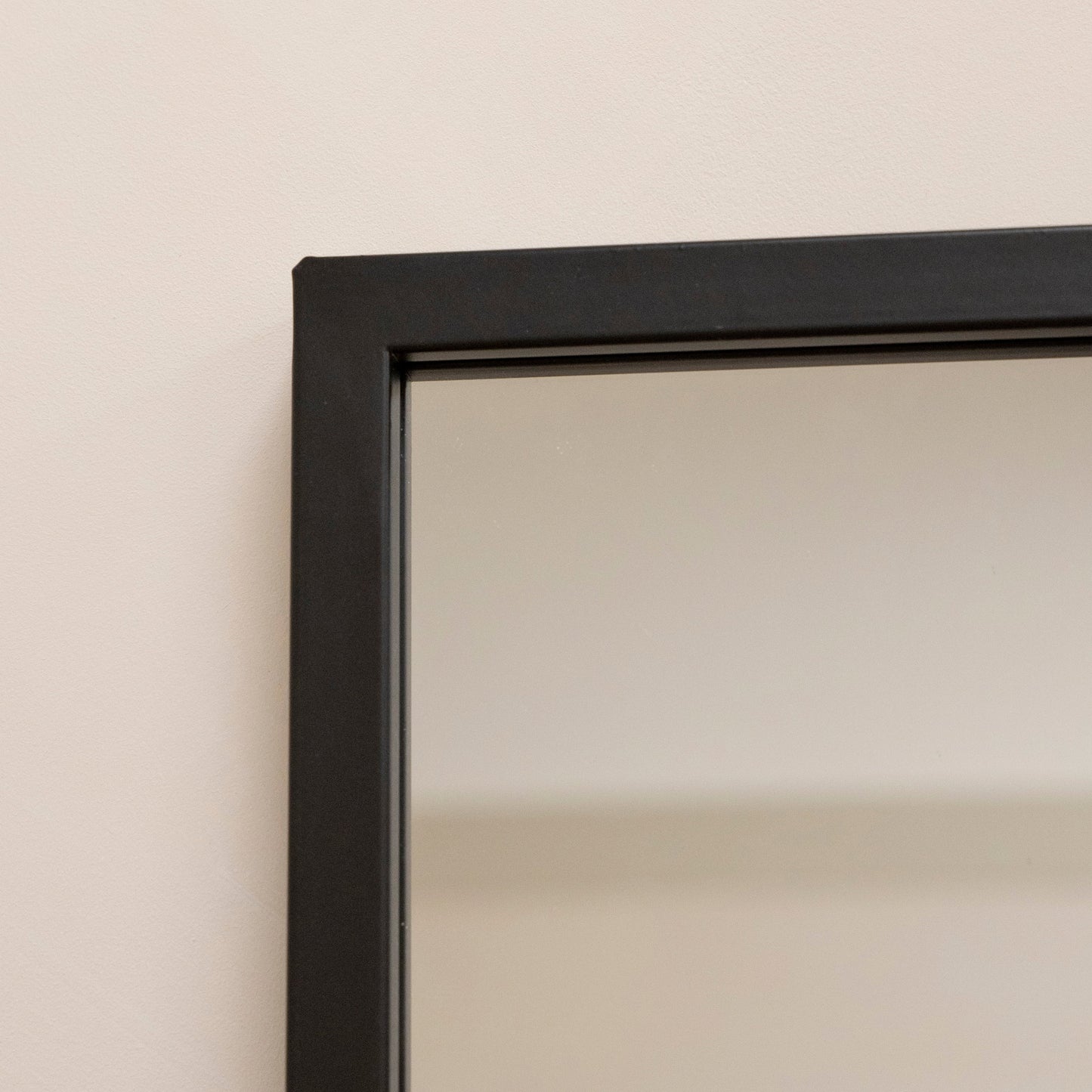 Camden - Specchio Industriale a Finestra in Metallo Nero a Figura Intera 179cm x 119cm