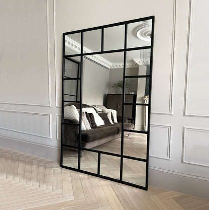 Camden - Specchio Industriale a Finestra in Metallo Nero a Figura Intera 179cm x 119cm