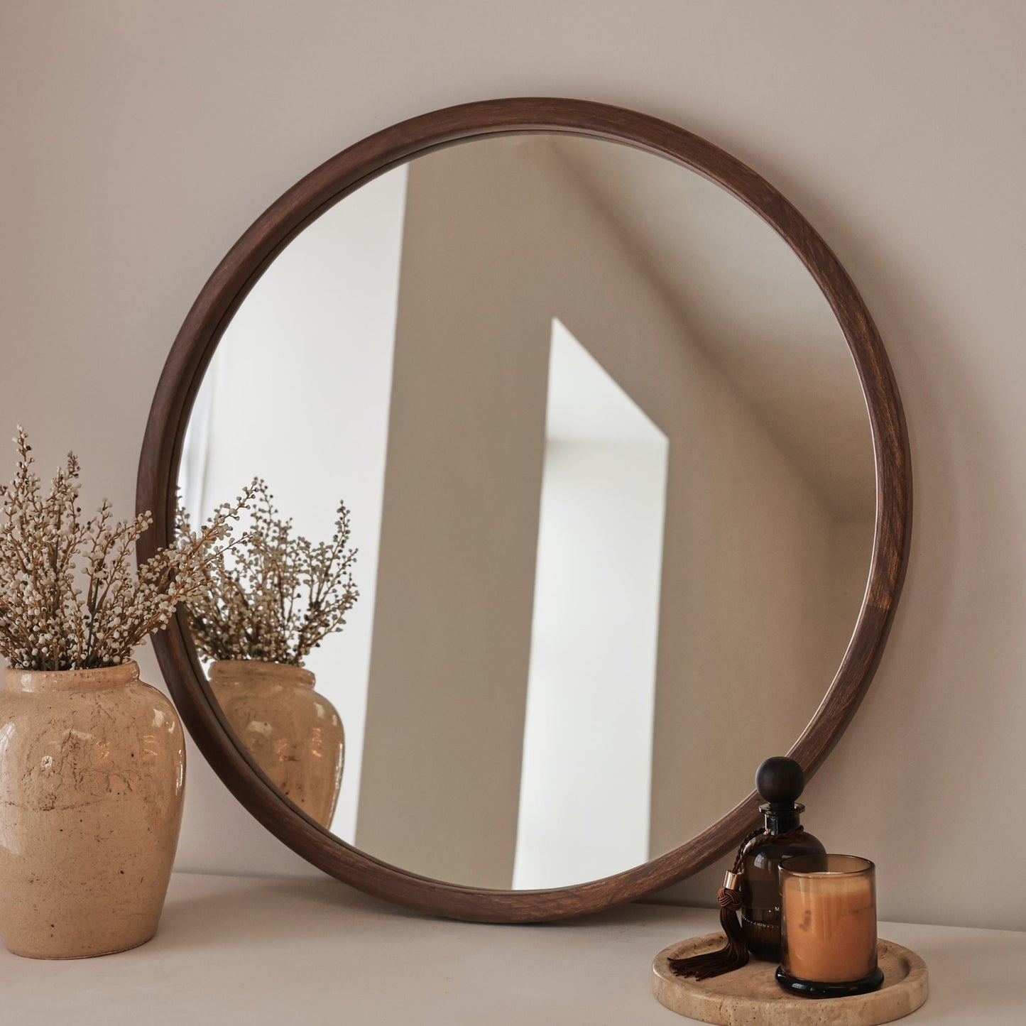 Arden - Specchio da Parete Tondo in Legno Scuro 70cm x 70cm