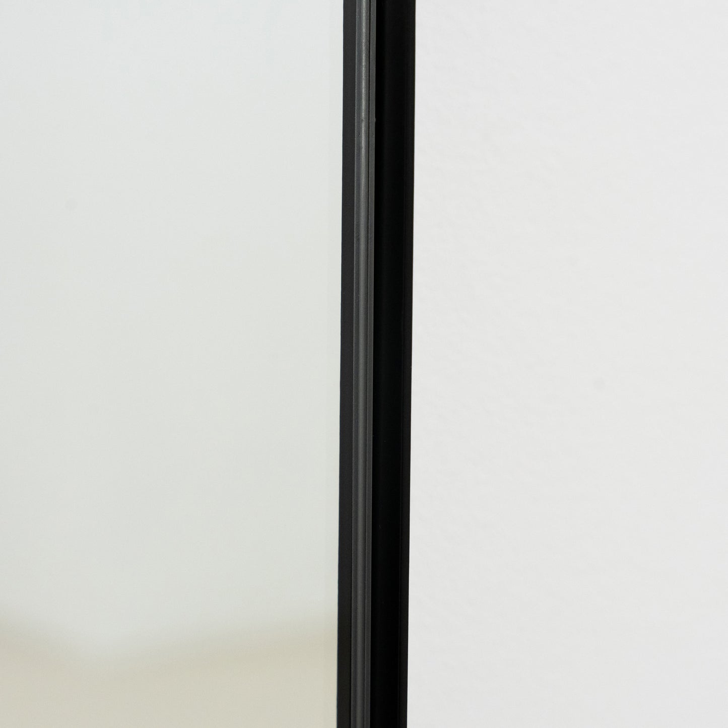 Theo - Specchio Grande ad Arco in Metallo Nero a Figura Intera 160cm x 50cm