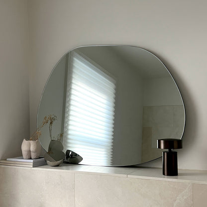 Edge - Grande Specchio Irregolare a Laghetto Senza Cornice 100cm x 75cm