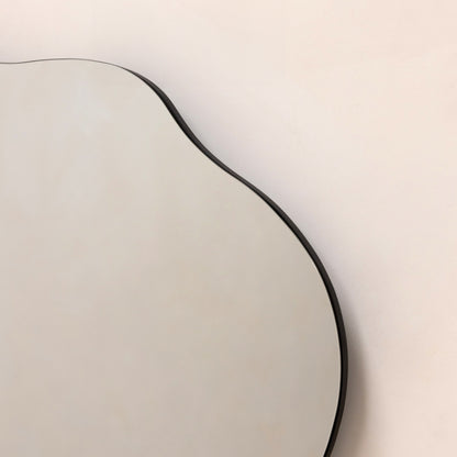 Edge - Specchio Irregolare Senza Cornice Pond 84cm x 64cm