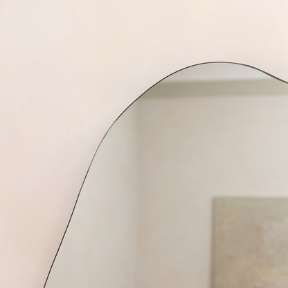Edge - Specchio Irregolare Senza Cornice Pond 84cm x 64cm