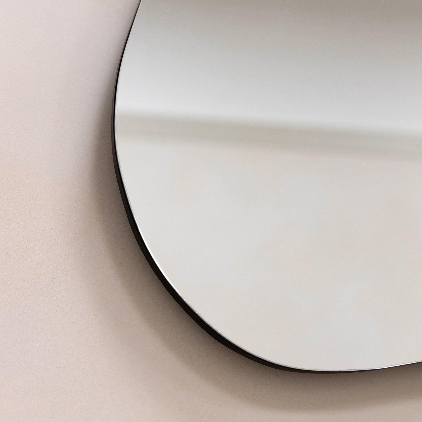 Edge - Specchio Irregolare Senza Cornice Pond 84cm x 64cm