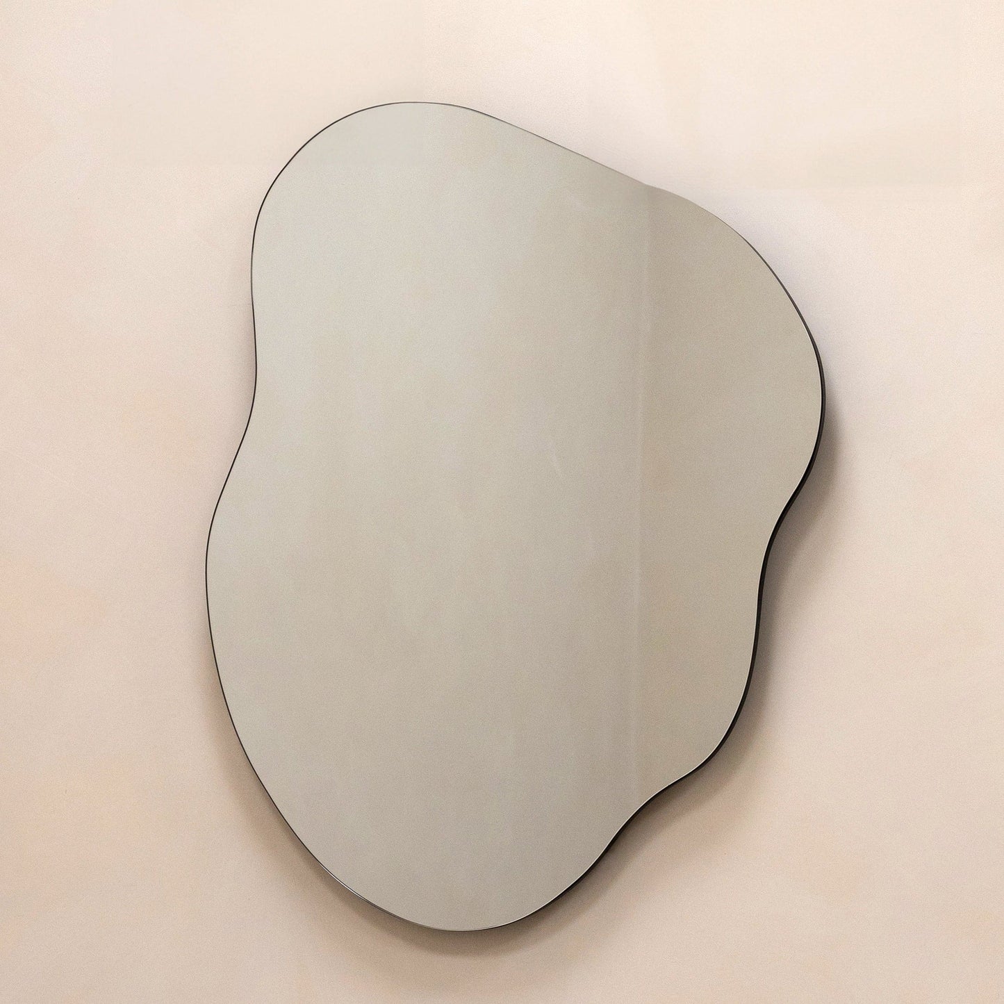 Edge - Specchio Irregolare Senza Cornice Pond 84cm x 64cm