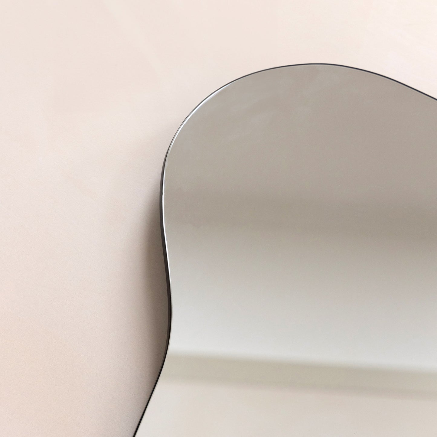 Edge - Specchio Irregolare Senza Cornice Pond 84cm x 64cm