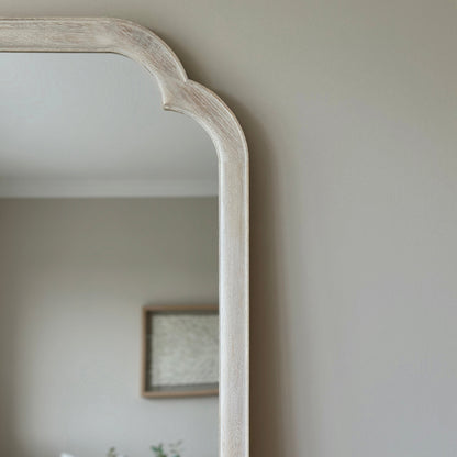 Elena - Specchio ad Arco a Figura Intera in Legno Lavato Bianco 170cm x 75cm