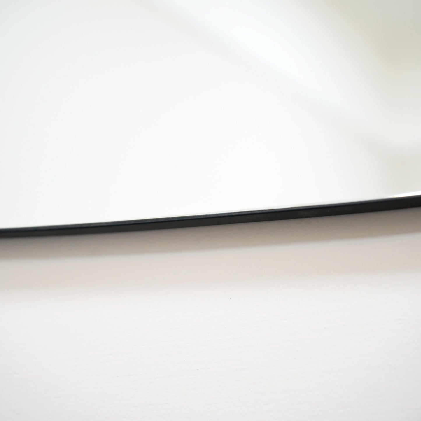 Edge - Grande Specchio Irregolare a Laghetto Senza Cornice 100cm x 75cm