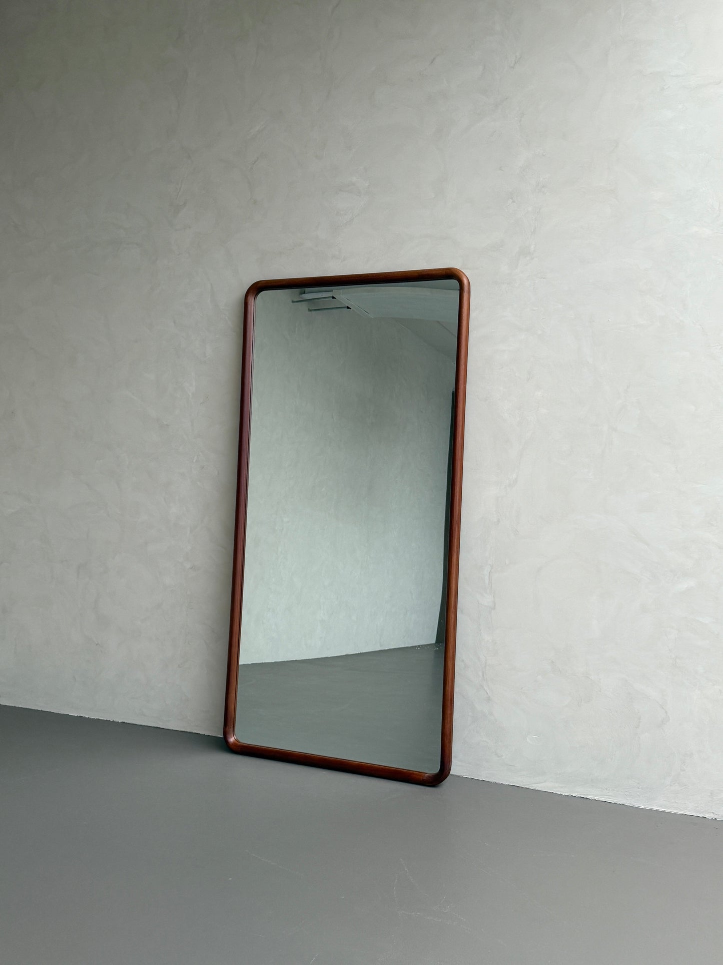 Elin Walnut – Specchio da Terra Rettangolare in Legno Massello 200 x 100 cm