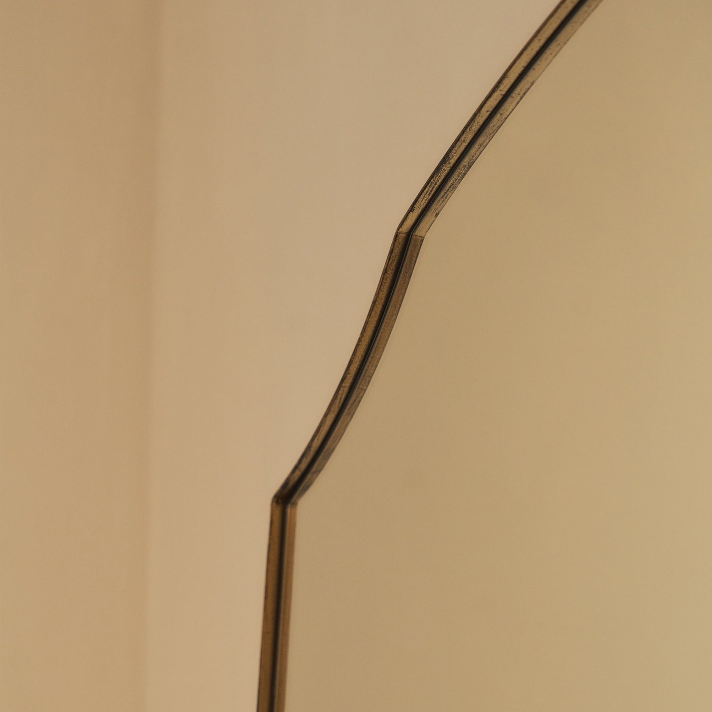 Isla - Specchio ad Arco in Metallo Dorato a Figura Intera Grande 190cm x 120cm