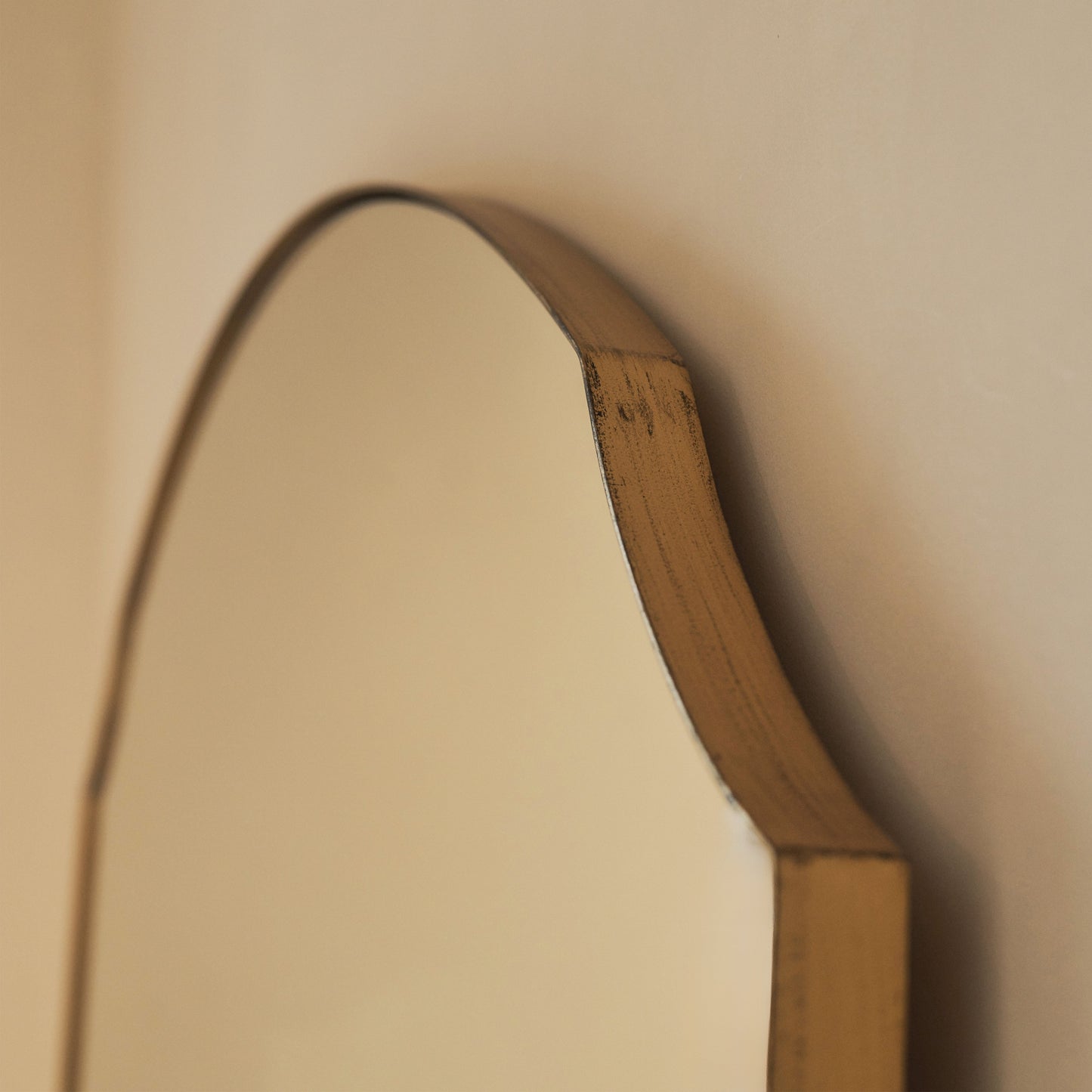 Isla - Specchio ad Arco in Metallo Dorato a Figura Intera Grande 190cm x 120cm