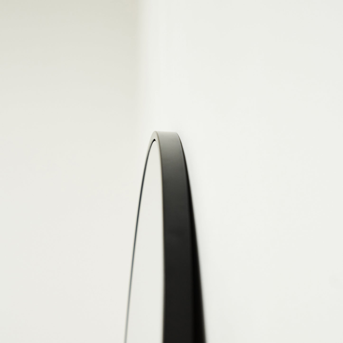 Liberty - Specchio ad Arco in Metallo Nero a Figura Intera 200cm x 120cm