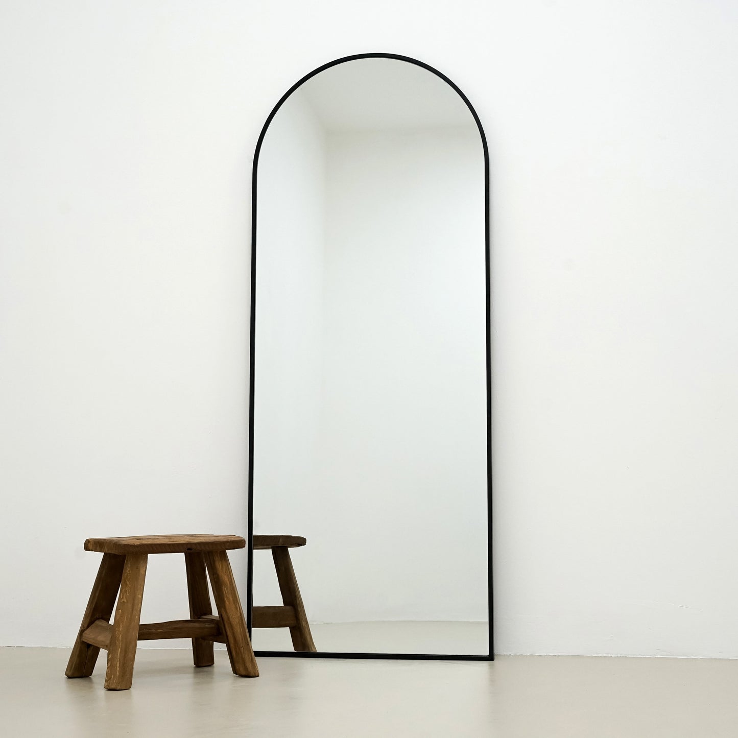 Liberty - Specchio in Metallo ad Arco Nero a Figura Intera 160cm x 60cm