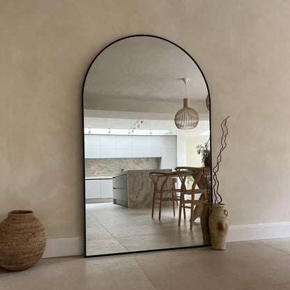 Liberty - Specchio ad Arco in Metallo Nero a Figura Intera 180cm x 110cm