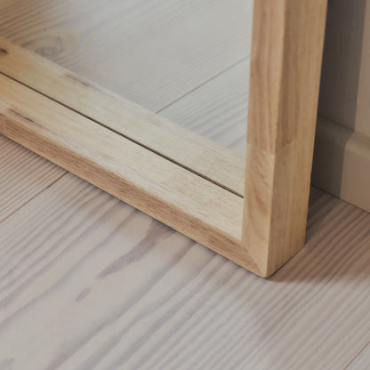 Lilia - Specchio Arcuato in Legno Chiaro a Figura Intera 170cm x 80cm
