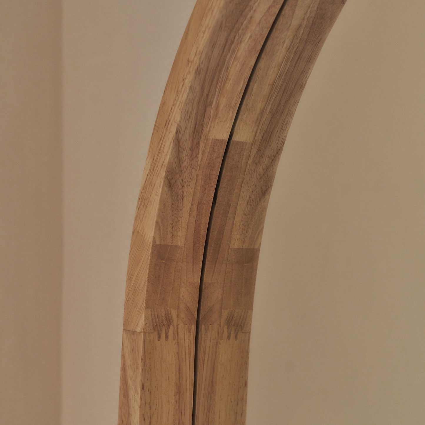 Lilia - Specchio Arcuato in Legno Chiaro a Figura Intera 170cm x 80cm