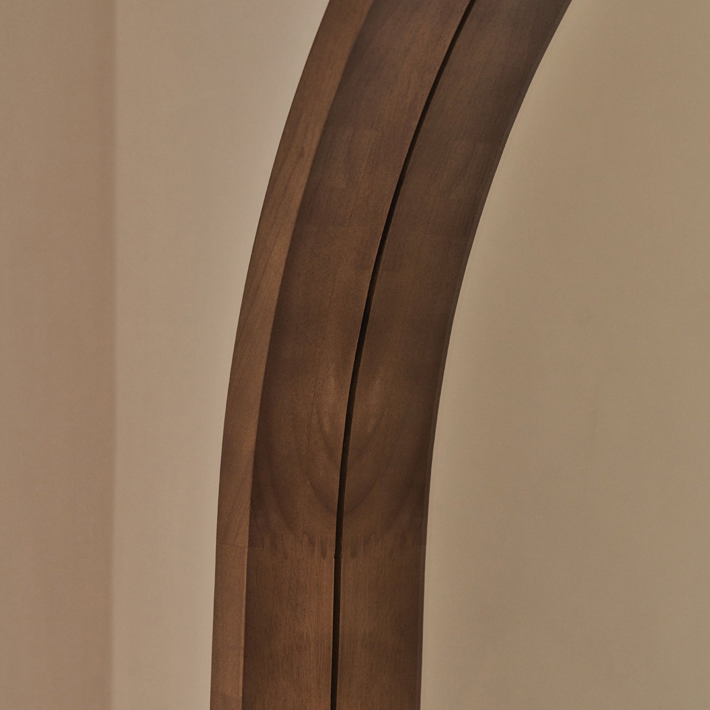 Lilia - Specchio ad Arco Full Length in Legno Caldo 170cm x 80cm