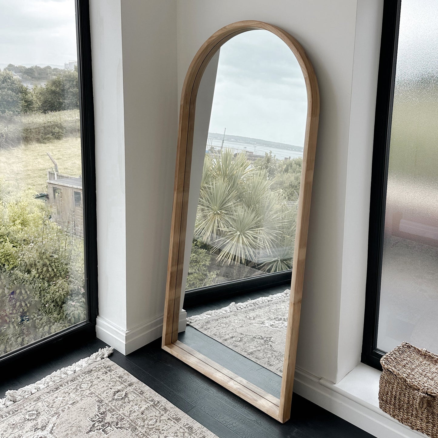 Lilia - Specchio Arcuato in Legno Chiaro a Figura Intera 170cm x 80cm