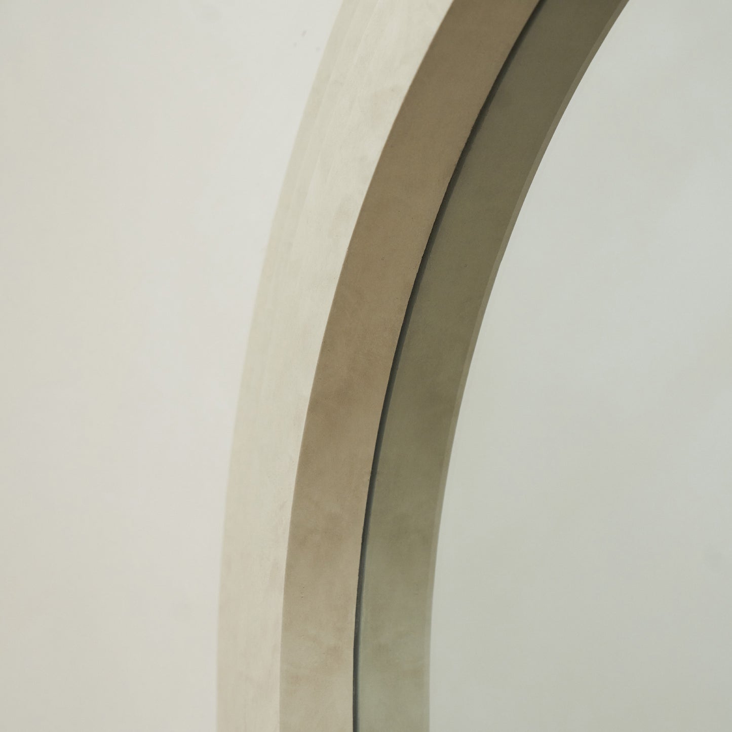 Luciana - Specchio ad Arco in Cemento a Figura Intera 180cm x 80cm