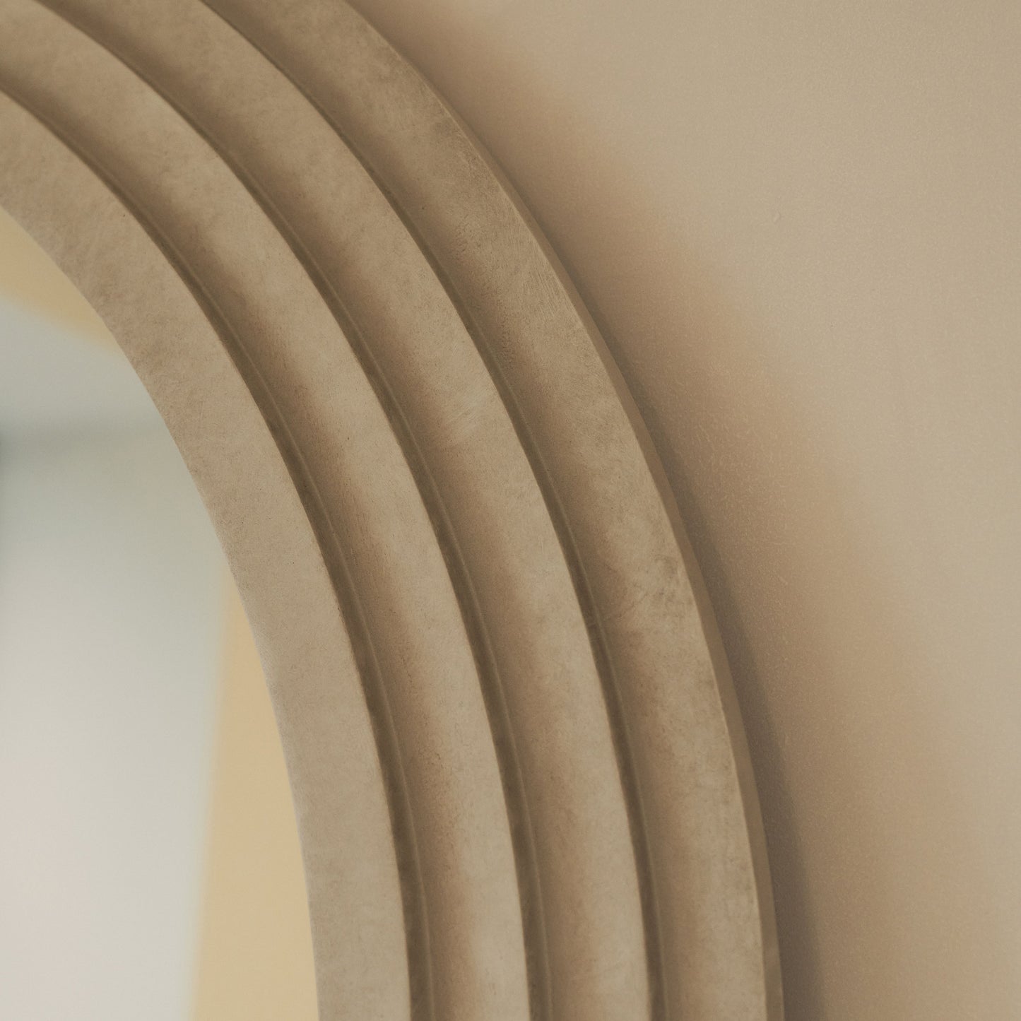 Luciana - Specchio ad Arco in Cemento a Figura Intera 200cm x 100cm