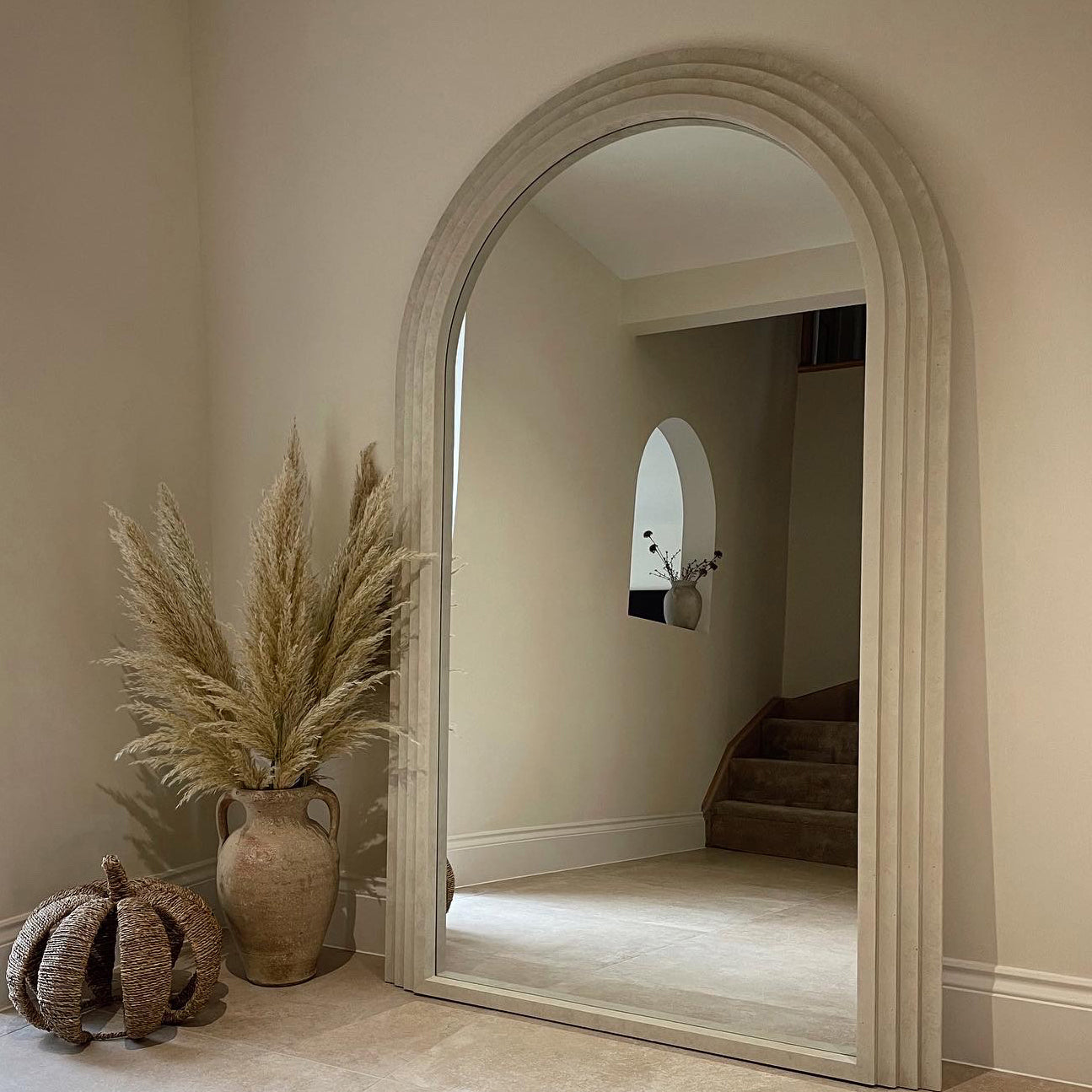 Luciana - Specchio ad Arco in Cemento a Figura Intera 180cm x 110cm