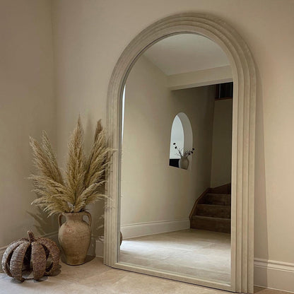 Luciana - Specchio ad Arco in Cemento a Figura Intera 180cm x 110cm