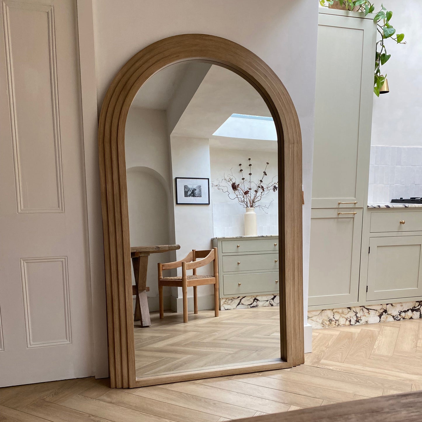 Luciana - Specchio ad Arco in Legno Lavato a Figura Intera 180cm x 110cm