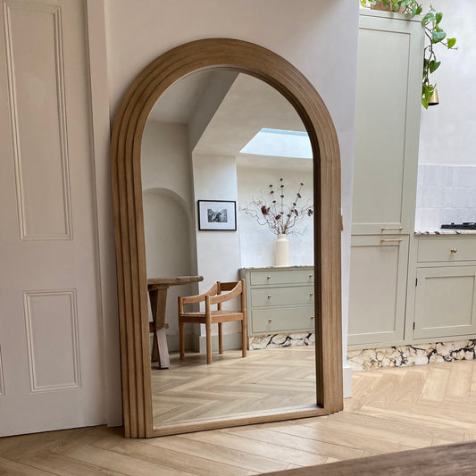 Luciana - Specchio ad Arco in Legno Lavato a Figura Intera 180cm x 110cm