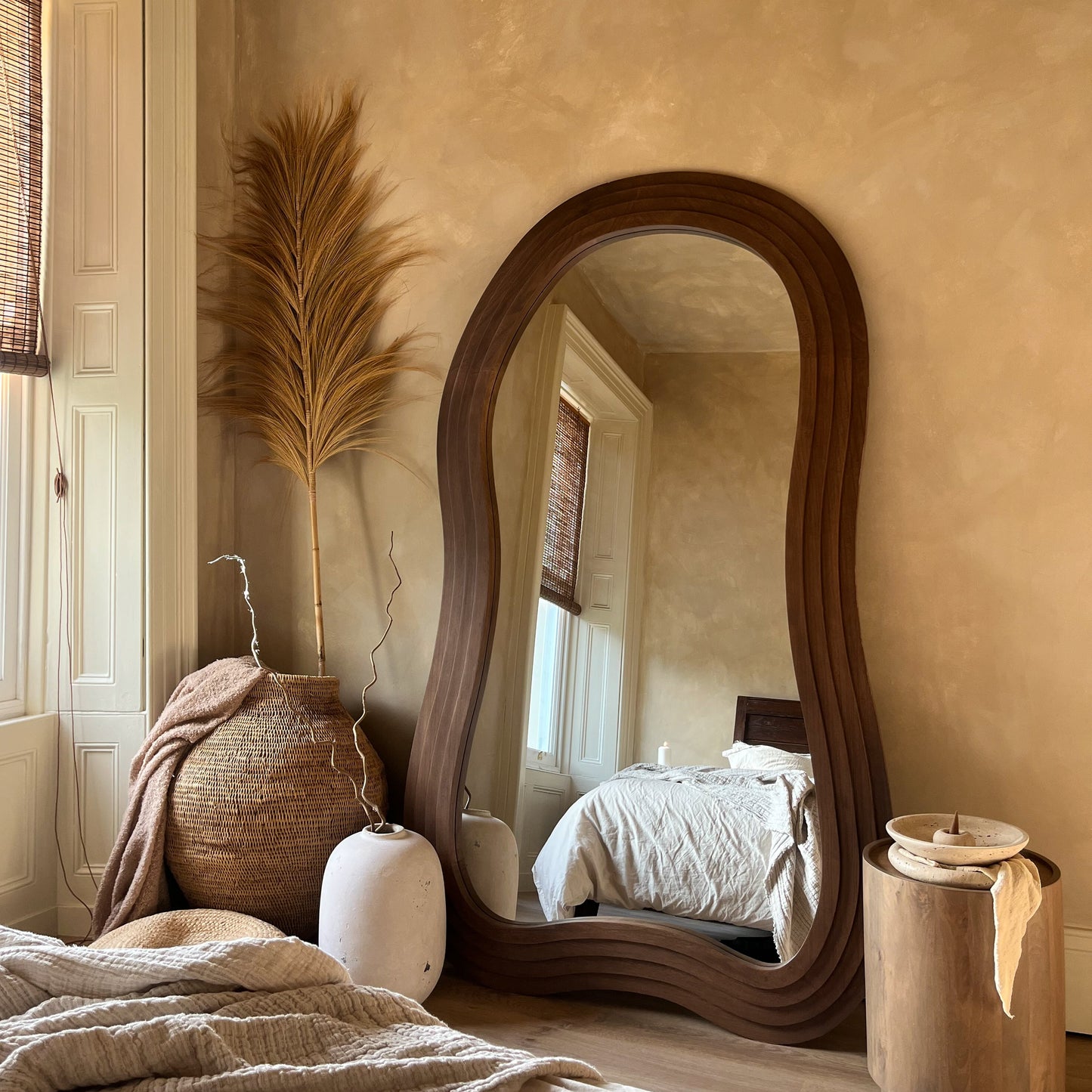 Luciana - Specchio Grande a Figura Intera Irregolare in Legno Scuro 200cm x 120cm