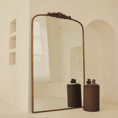 Amelia - Specchio ad Arco in Metallo Oro a Figura Intera 200cm x 120cm