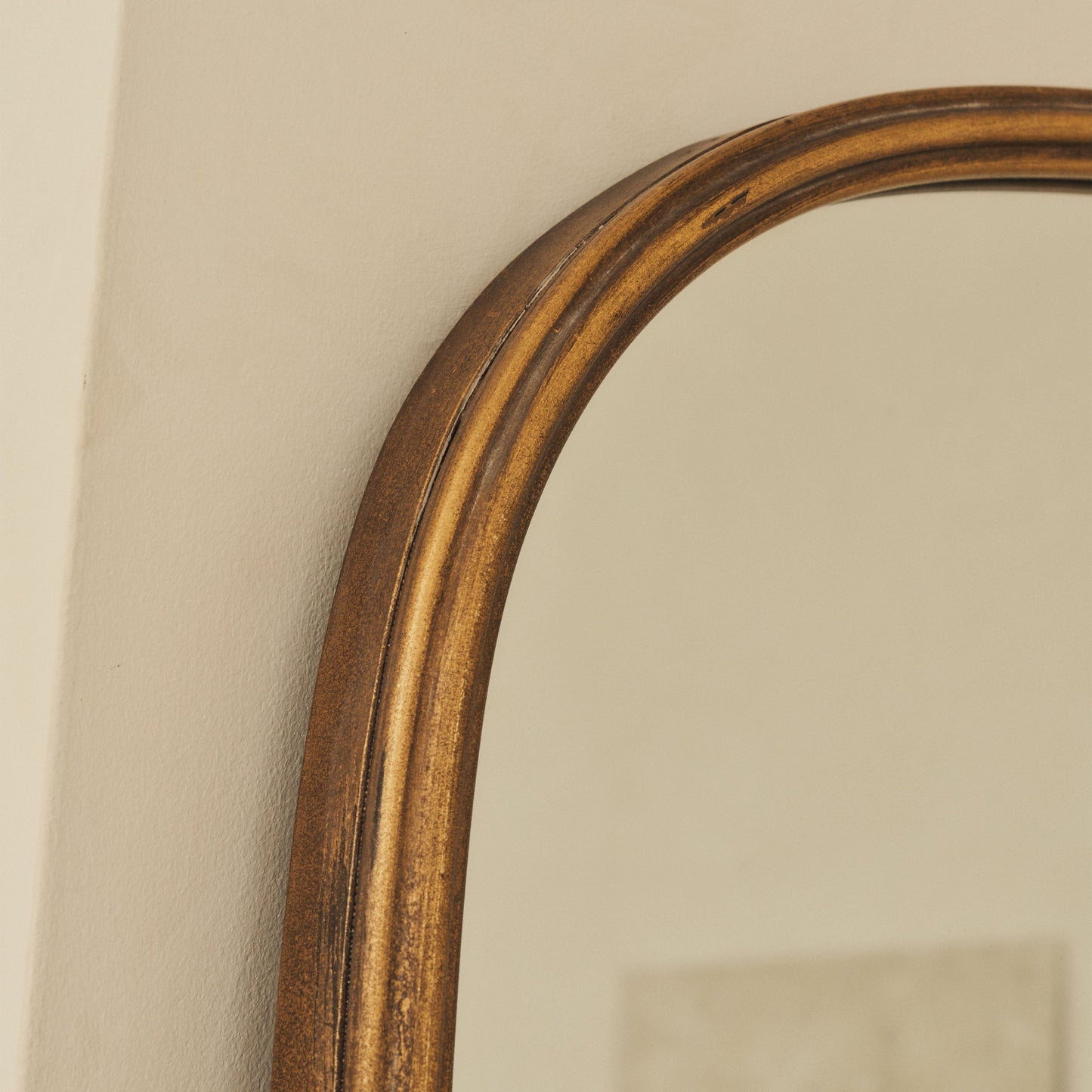 Amelia - Specchio ad Arco in Metallo Oro a Figura Intera 200cm x 120cm