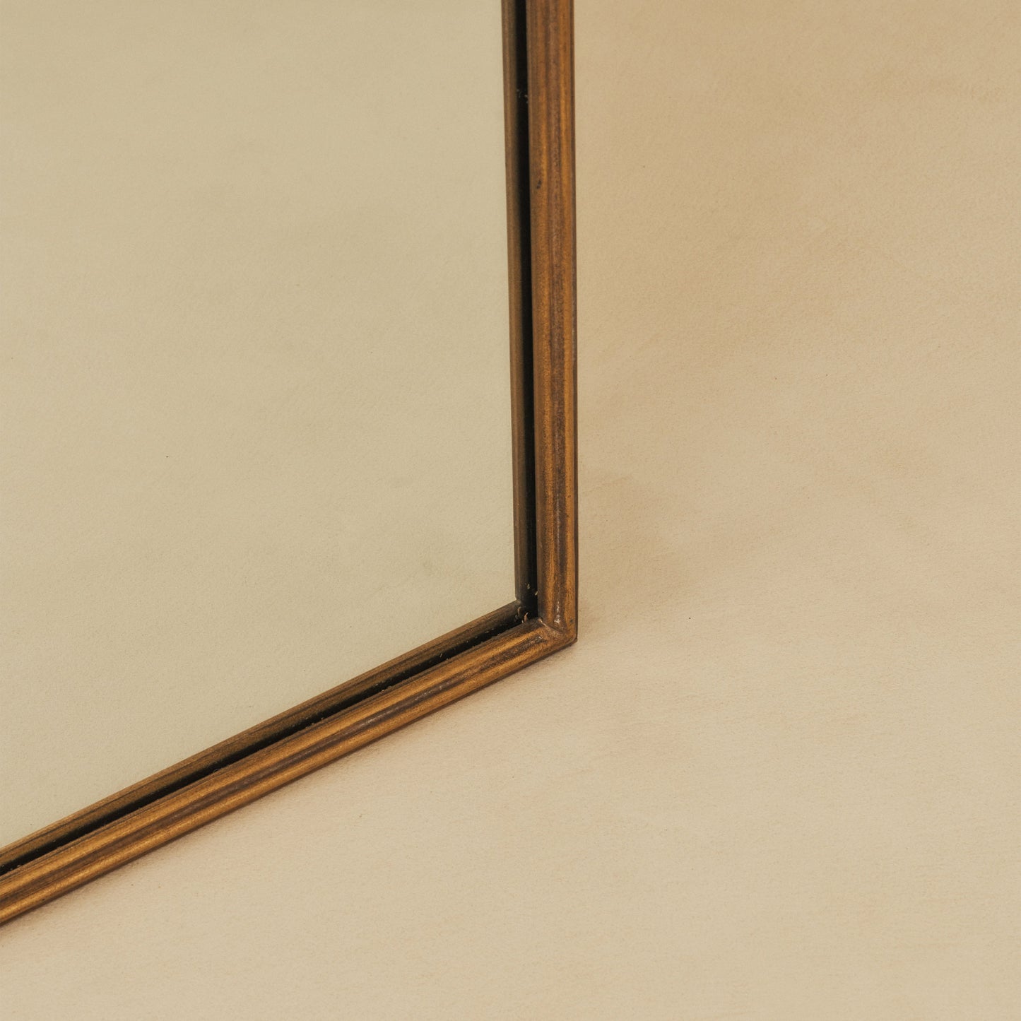 Amelia - Specchio ad Arco in Metallo Oro a Figura Intera 200cm x 120cm