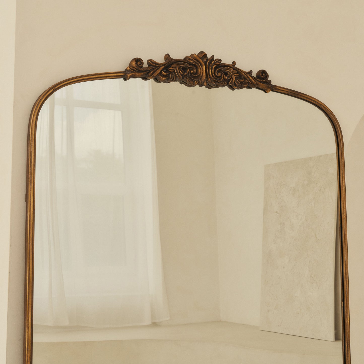 Amelia - Specchio ad Arco in Metallo Oro a Figura Intera 200cm x 120cm