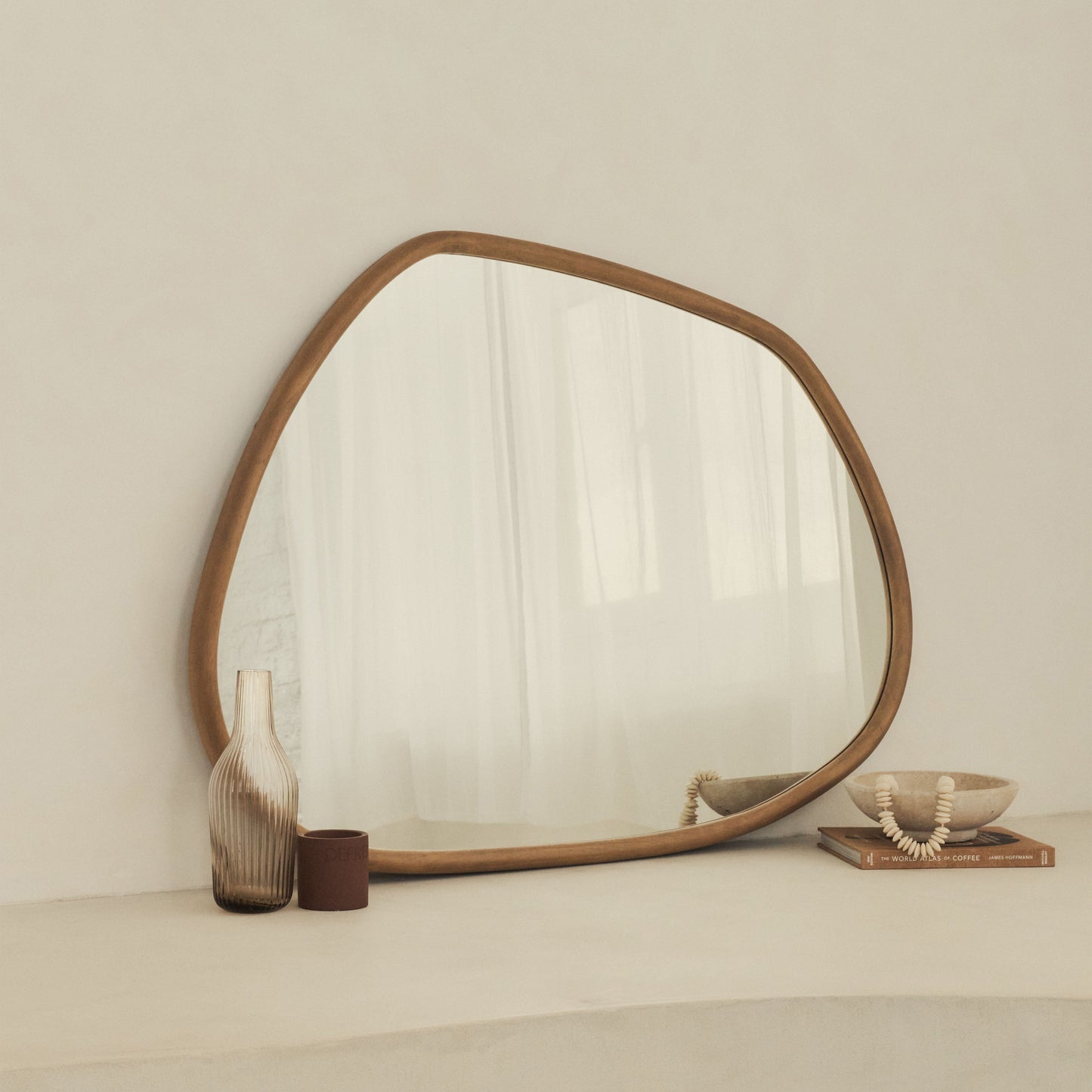 Aaliyah - Specchio Irregolare da Parete in Legno Caldo 110cm x 80cm